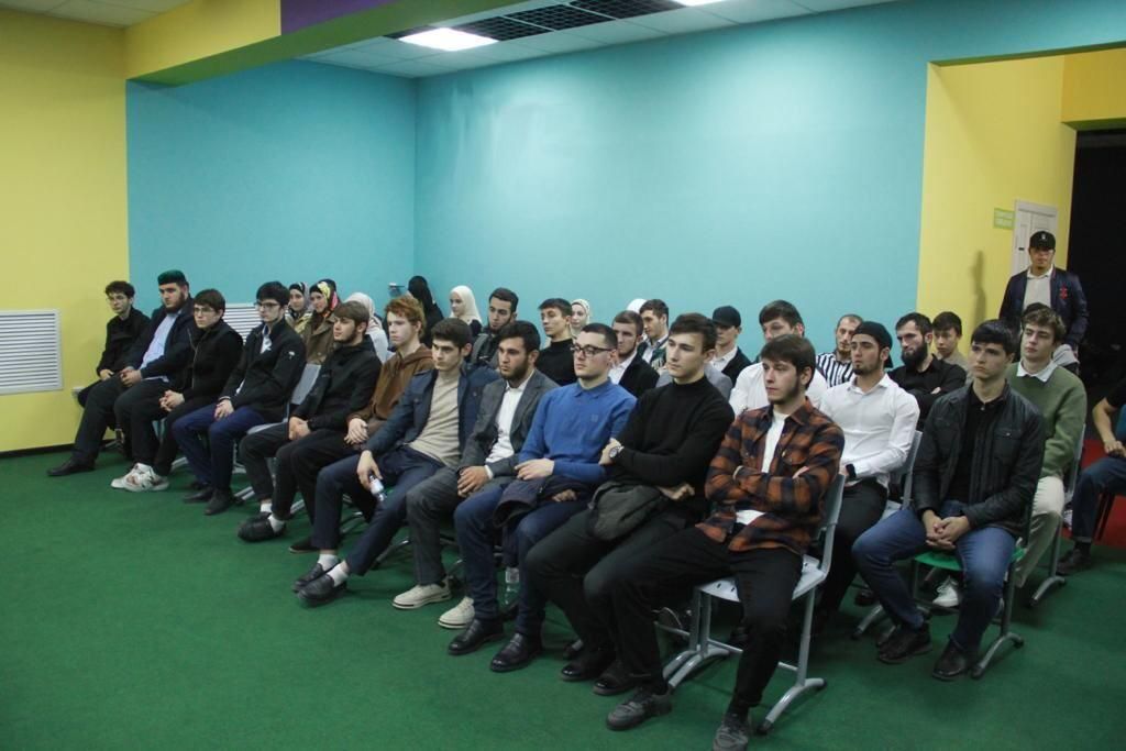 Оргкомитет проекта "Форум молодых семей "Супер Мама" проводит отбор и обучение студентов Чеченского государственного университета им. А.А. Кадырова для включения участников в волонтерский состав Форума