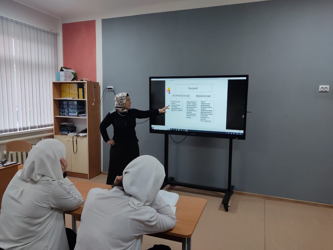 Преподаватели ИЭФ – участники акции «Учёные - в школы
