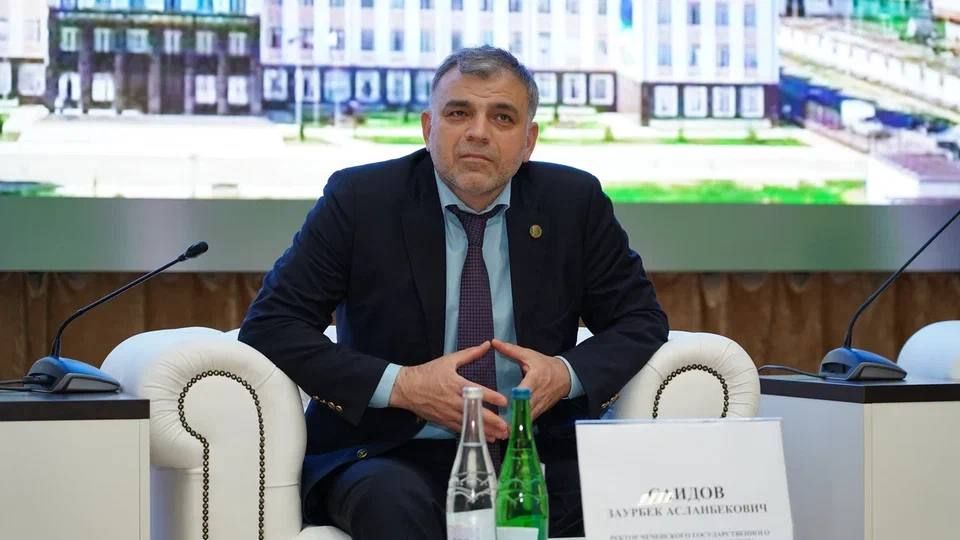 Ректор Финансового университета при Правительстве РФ провел открытую лекцию для чеченских студентов