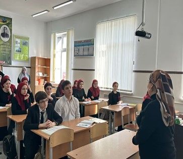 Манцаева Айна в рамках Всероссийской акции «Ученые - в школы» посетила школьников.