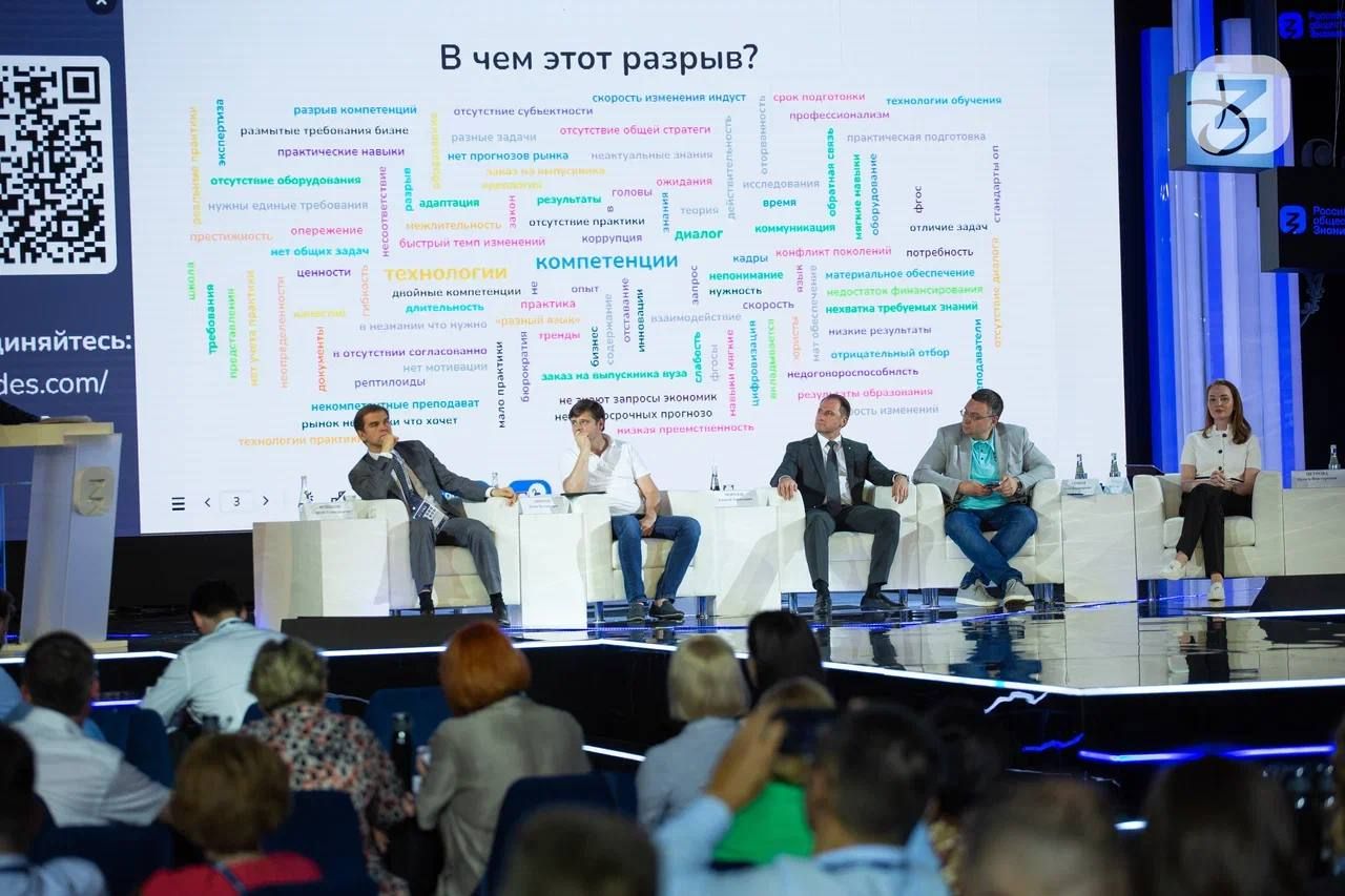 Помощник Главы ЧР, ректор ЧГУ им. А.А. Кадырова Заурбек Саидов награжден благодарственным письмом за организацию и проведение Международной выставки-форума «Россия» и мероприятий Российского общества «Знание».