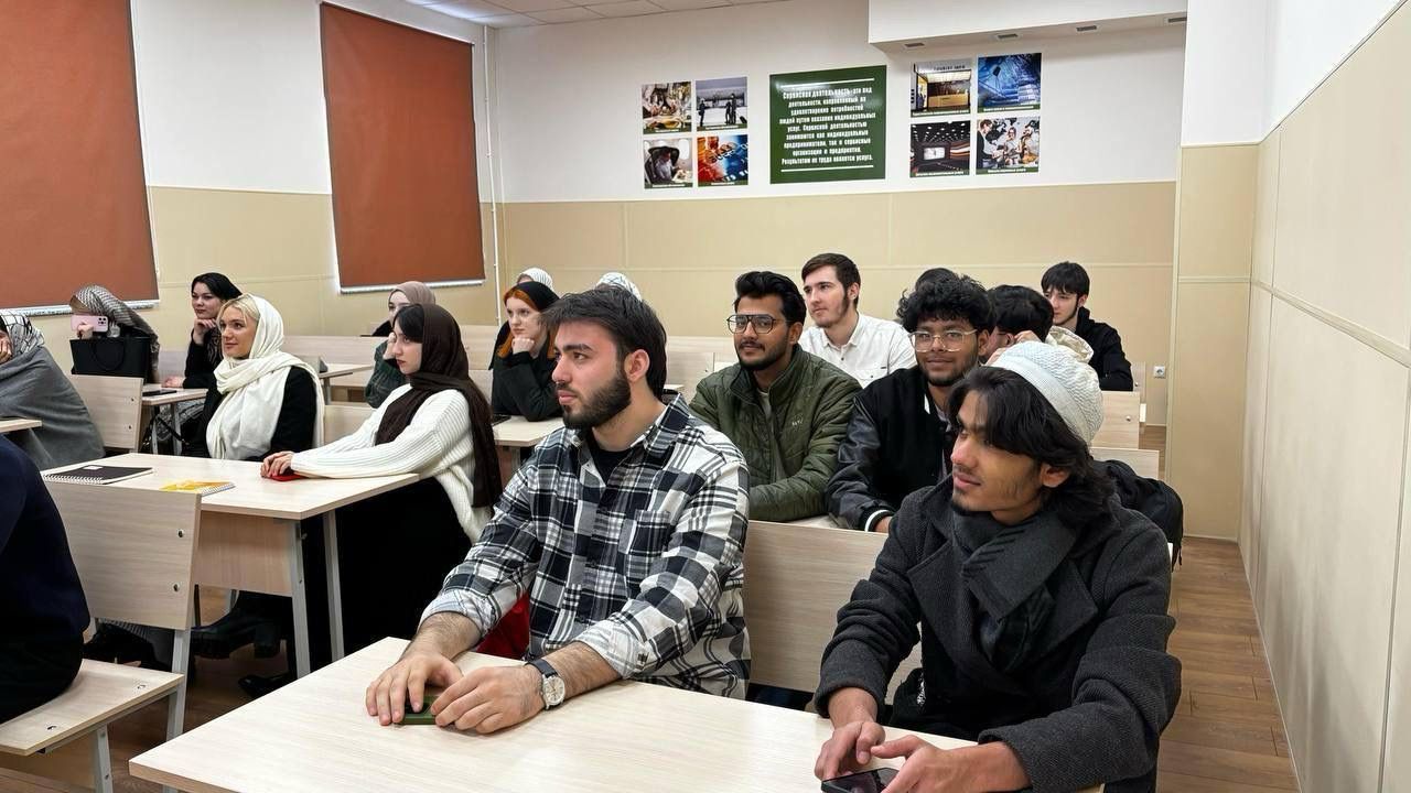 Иностранные студенты знакомятся с историей России