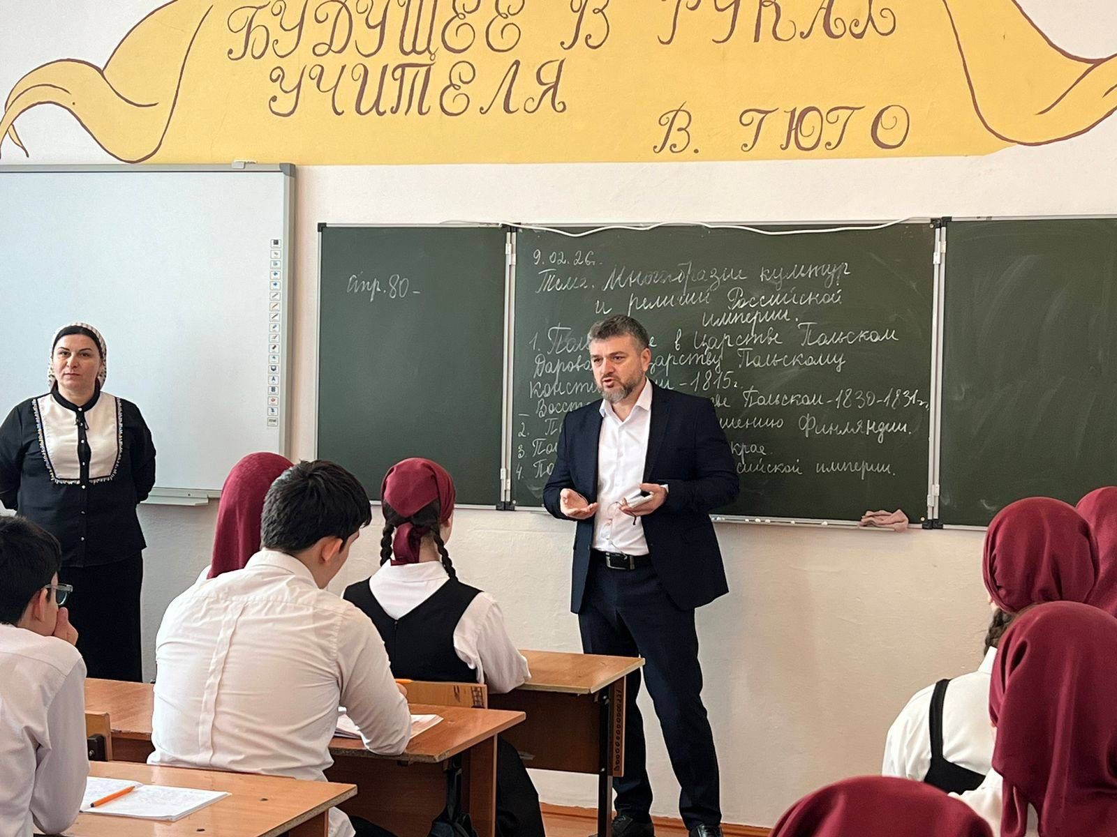 В рамках проекта «Ученые - в школы» в МБОУ «СОШ №1» с. Новые Атаги прошла увлекательная лекция о профессии юриста! ⚖️